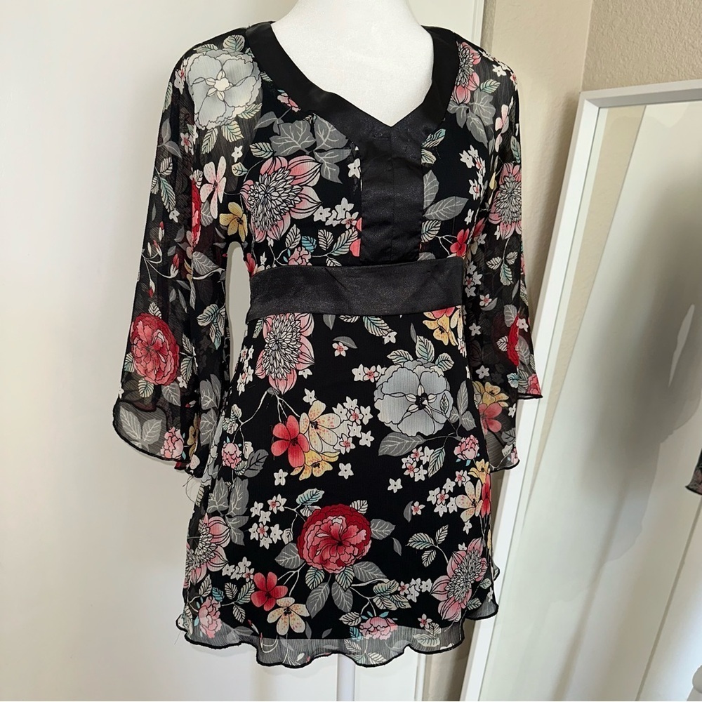 Floral sheer flutter sleeve top with satin ribbon waist tie back size 14 Y2K